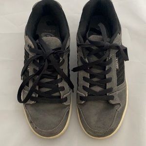 Gen- X size 9 1/2 Men’s Tennis shoes Dark Gray